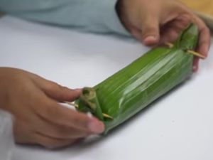 Direbus 12 Menit, YouTuber Ini Bagikan Tips Bikin Lontong Praktis dan Irit Gas