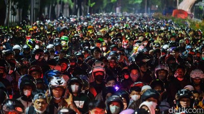 Potret Lautan Pemotor Saat Puncak Arus Mudik di Merak