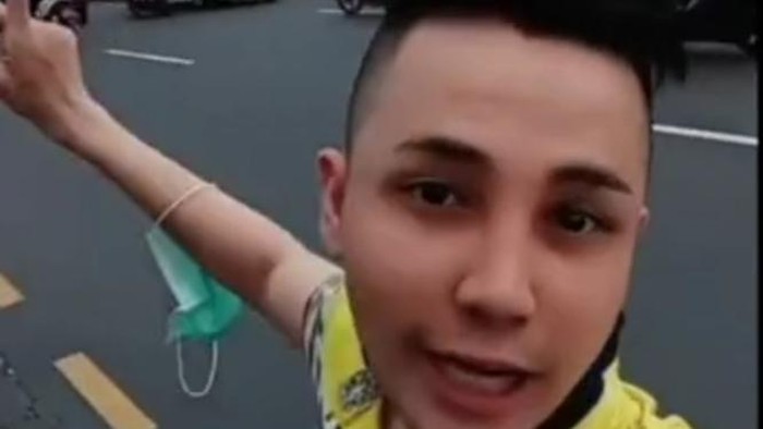 Viral Pemuda Sindir Baliho Anies Baswedan Orang Yaman di Surabaya