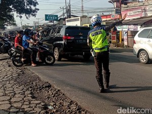 Polisi Bersiaga di Jalan Tanggul Perenggut Nyawa Pemotor Sukabumi