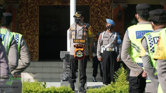 Polresta Denpasar Minggu pagi (1/5/2022) menggelar apel kesiapan pengamanan (Pam) rangkaian hari raya Idul Fitri dan juga Pam daerah Tujuan Wisata (DTW)
