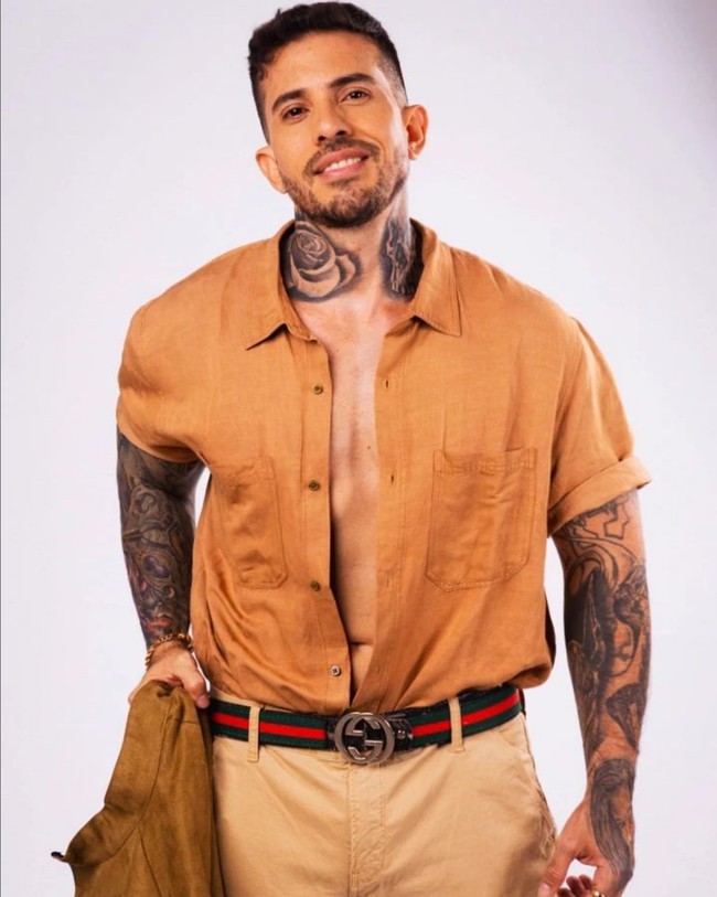 Pria yang tinggal di Sao Paulo ini mengatakan dia harus membuat jadwal bercinta untuk memastikan kebutuhan seks masing-masing istrinya terpenuhi.  Foto: Instagram/@arthurourso