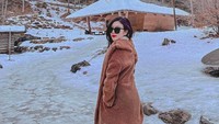 Menurutnya, menjadi salah satu asisten pribadi Hotman Paris adalah kesempatan belajar dan bertemu banyak orang penting. Foto: Instagram