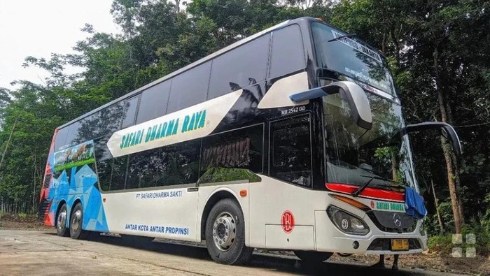 Bus double decker PO Safari Dharma Raya buatan karoseri Morodadi Prima