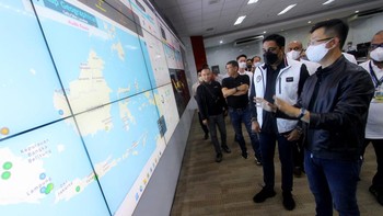 Layanan pelanggan melalui berbagai saluran juga disiagakan untuk memberikan dukungan atas kendala yang mungkin dialami pelanggan selama masa liburan.