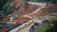 Pemerintah Provinsi Jawa Barat membuka ruas Jalan Tol Cisumdawu Pamulihan-Cimalaka secara gratis untuk mencegah kemacetan di Kawasan Cadas Pangeran yang sedang mengalami longsor.