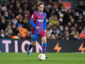 Barcelona Takkan Jual Frenkie de Jong