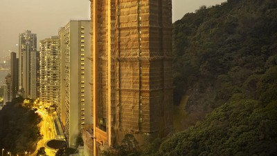 Foto Fenomena Gedung Kepompong