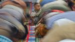 Gelar Salat Id, Jemaah Naqsabandiyah di Padang Rayakan Idul Fitri