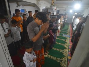 Gelar Salat Id, Jemaah Naqsabandiyah di Padang Rayakan Idul Fitri