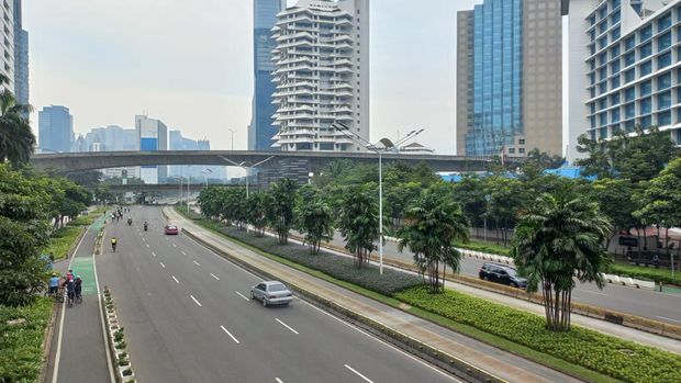 Jalan Sudirman, Jakarta Pusat, Minggu (1/5/2022).