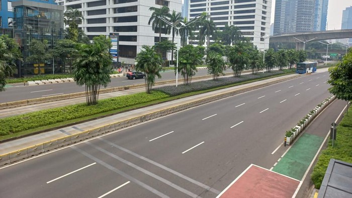 Jalan Sudirman, Jakarta Pusat, Minggu (1/5/2022).