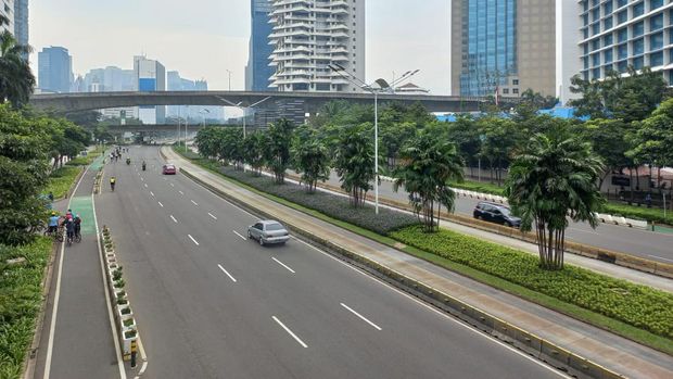 Jalan Sudirman, Jakarta Pusat, Minggu (1/5/2022).