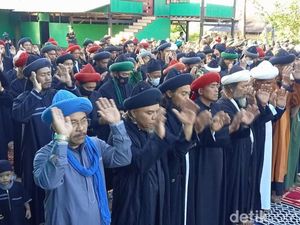 Momen Jemaah An-Nadzir Salat Idul Fitri Hari Ini