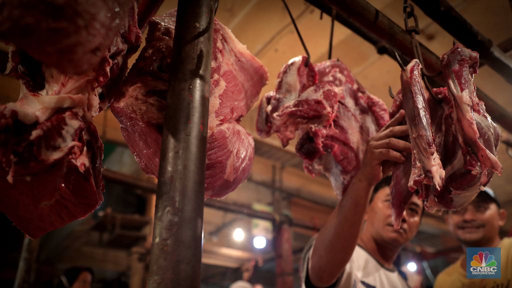 Kenaikan Harga Daging Jelang Lebaran. (CNBC Indonesia/Muhammad Sabki)