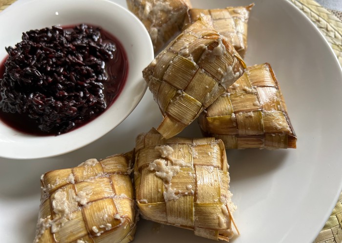Ketupat Ketan Khas Sumatra Ketupat Ketan Khas Sumatra