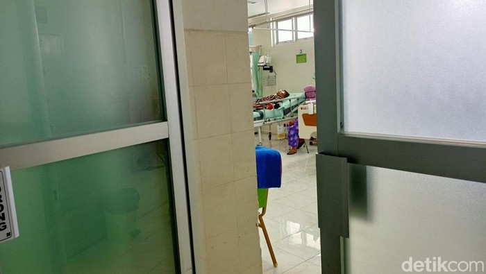 Korban ledakan petasan di Ponorogo yang kehilangan jari-jari tangannya menjalani perawatan di ruang HCU.