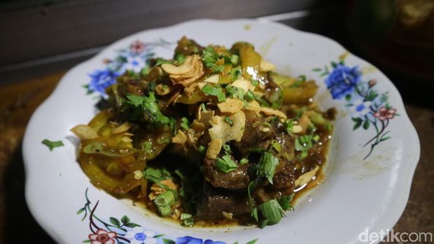 Kuliner rica-rica enthok di Kudus.