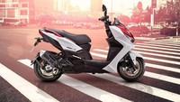 Secara eksterior, Kymco KRV 180i DDS 2022 mengusung bahasa desain yang mirip dengan Aerox dan Vario.  Foto: Dok. Kymco