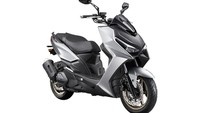 Bicara harga, Kymco KRV 180i DDS 2022 dijual sekitar 168.800 peso untuk pasaran Filipina. Angka itu setara dengan Rp 46,8 juta. Di Taiwan sendiri, KRV 180i DDS ditawarkan dengan harga 148.000 dolar Taiwan atau setara Rp 72,9 juta. Versi Taiwan mendapatkan fitur yang lebih komplet seperti sistem Smart Key dan panel instrumen TFT yang bisa terkoneksi dengan smartphone. Foto: Dok. Kymco