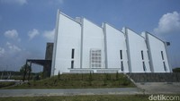 Kepala Rest Area KM 575, Sandi, mengatakan desain bangunannya mengusung konsep modern dan minimalis.