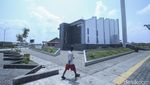 Melihat Masjid Unik di Rest Area Ngawi, Bentuknya Ruku dan Sujud