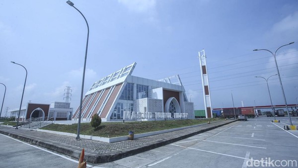 Melihat Masjid Unik di Rest Area Ngawi, Bentuknya Ruku dan Sujud