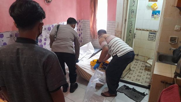 Mayat wanita setengah telanjang ditemukan dalam kamar kos di Bogor Barat, Bogor.