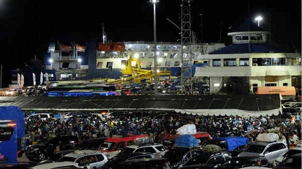 Melihat Lagi Antusiasme Pemudik di Pelabuhan Merak yang Rindu Kampung Halaman