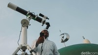 Dijelaskan Prof Dr Thomas Djamaluddin, MSc, ahli astronomi dan astrofisika dari Pusat Riset Antariksa Badan Riset dan Inovasi Nasional (BRIN), rukyat dan hisab setara, bisa saling menggantikan atau saling melengkapi.