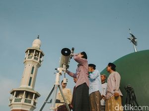 Melihat Pemantauan Hilal di Masjid Al Musyariin, Jakarta Barat