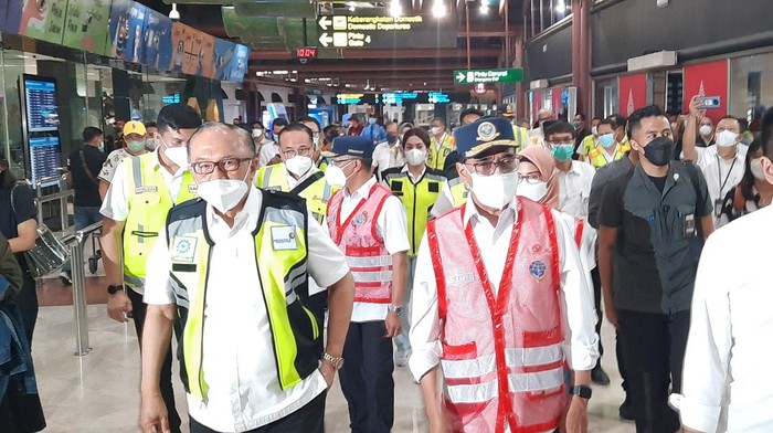 Menhub Budi Karya Tinjau Bandara Soetta