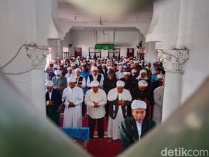 Tarekat Naqsabandiyah Sumut Gelar Salat Idul Fitri