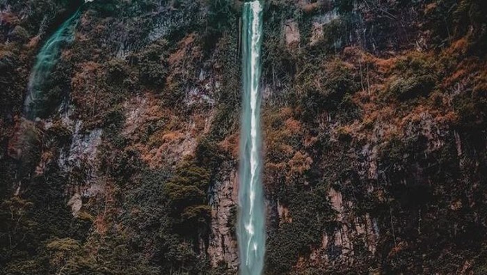 Objek wisata Curug Cijalu, Kabupaten Subang.