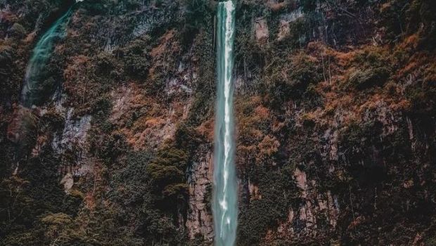 Objek wisata Curug Cijalu, Kabupaten Subang.