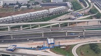 Foto: Polri juga telah menyatakan rekayasa lalu lintas one way di Km 70 Tol Cikampek hingga Km 414 GT Kalikangkung berakhir pukul 12.00 WIB tadi. Hal ini disebabkan volume kendaraan terpantau normal. (Yogi Ernes/detikcom)