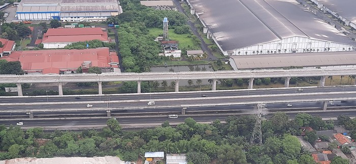 Pantauan udara Tol Jakarta-Cikampek pada Minggu (1/5/2022).