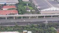 Foto: Jalan layang Tol MBZ pada pukul 10.45 WIB tampak berbeda dari hari kemarin. Seperti diketahui, kemarin sempat terjadi kemacetan akibat kepadatan kendaraan pemudik. (Yogi Ernes/detikcom)