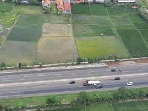 Pantauan Udara H-1 Lebaran: Tol Cikampek Lengang