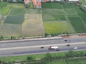 Pantauan Udara H-1 Lebaran: Tol Cikampek Lengang