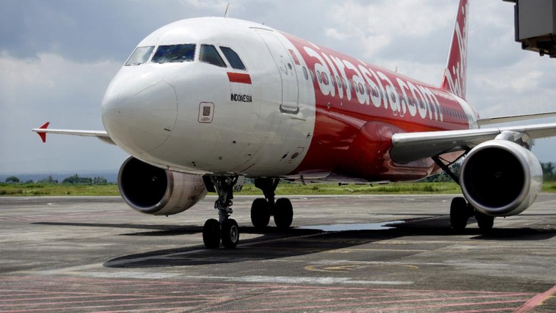 Maskapai AirAsia tujuan Kuala Lumpur-Lombok menjadi maskapai yang mengawali pembukaan rute penerbangan internasional di Bandara Lombok