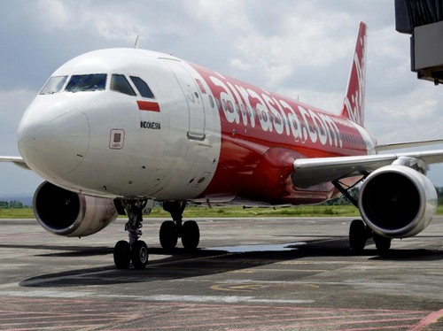 Maskapai AirAsia tujuan Kuala Lumpur-Lombok menjadi maskapai yang mengawali pembukaan rute penerbangan internasional di Bandara Lombok