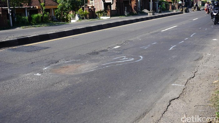Penampakan lokasi kecelakaan tragis pemudik tabrak ibunya sendiri hingga tewas di Mojokerto.