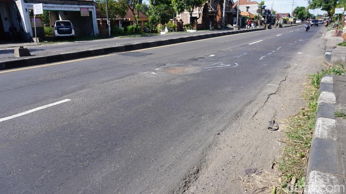 Penampakan lokasi kecelakaan tragis pemudik tabrak ibunya sendiri hingga tewas di Mojokerto.