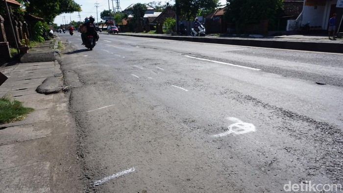 Penampakan lokasi kecelakaan tragis pemudik tabrak ibunya sendiri hingga tewas di Mojokerto.