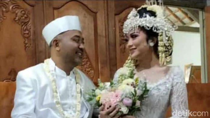Pengantin Bojonegoro menikah malam 29 Ramadan