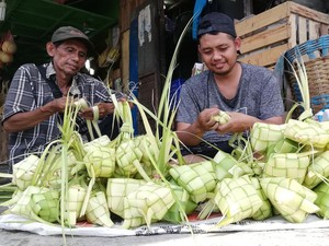 Solo Ramai Pemudik, Pedagang Kulit Ketupat Tak Dilirik