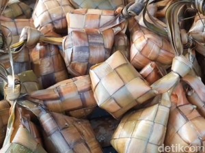 Laris Manis Ketupat Air Tanjung Tasik, Perajin Dapat Order 75 Ribu Butir