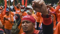 Dalam aksinya mereka menuntut pemerintah untuk tetap melaksanakan pemilu pada 14 Febuari 2024.