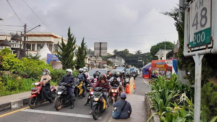 Polisi menyebut terjadi peningkatan jumlah pemudik yang melewati Puncak, Bogor.